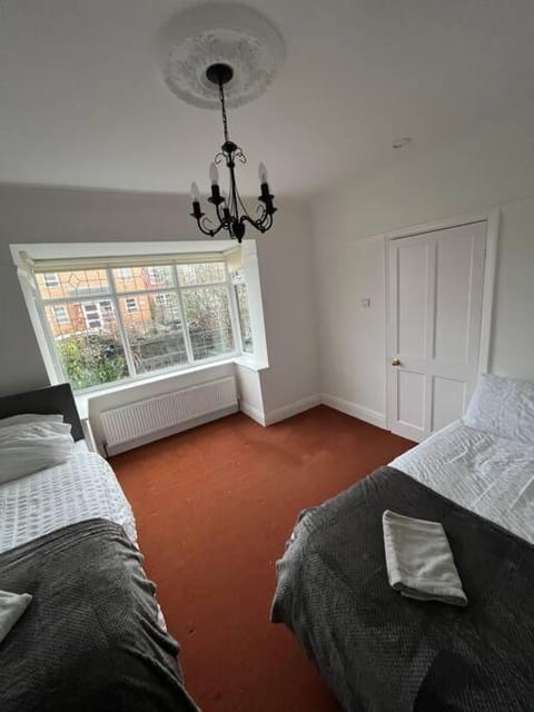 West Street House-Furnished Let House in Borough of Barnsley