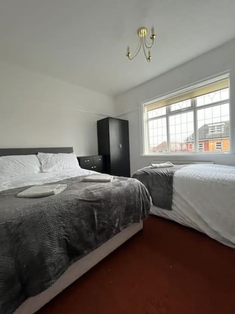 West Street House-Furnished Let House in Borough of Barnsley