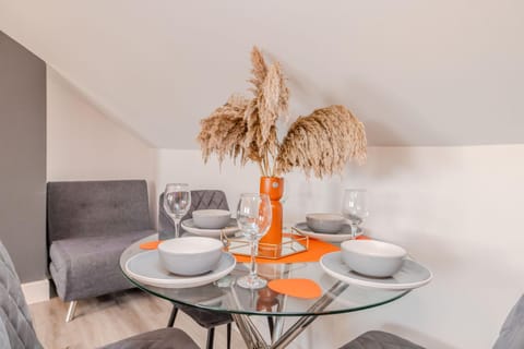 Luxe City Living l 2-Bedroom Flat with Free Parking Apartment in Hove