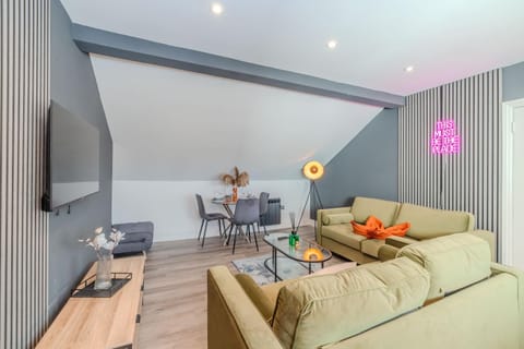 Luxe City Living l 2-Bedroom Flat with Free Parking Apartment in Hove