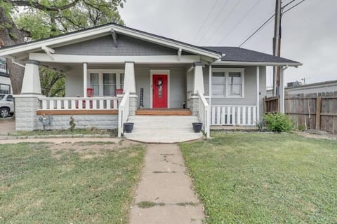 Spacious Pet-Friendly Wichita Family Retreat home House in Wichita