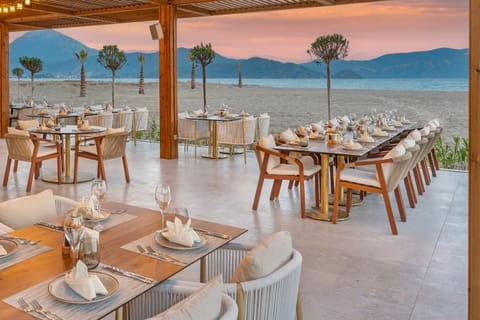 Restaurant/places to eat, Natural landscape, Banquet/Function facilities, Sea view