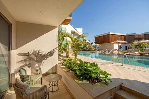 Balcony/Terrace, Pool view, Swimming pool, sunbed