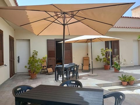 Patio, Dining area