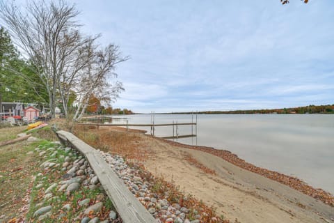 Lakefront Home with Deck and Dock in Oscoda Twp! Casa in Oscoda Township