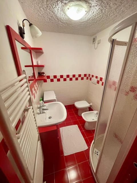 Shower, Toilet, bidet