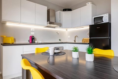 Kitchen or kitchenette, kitchen