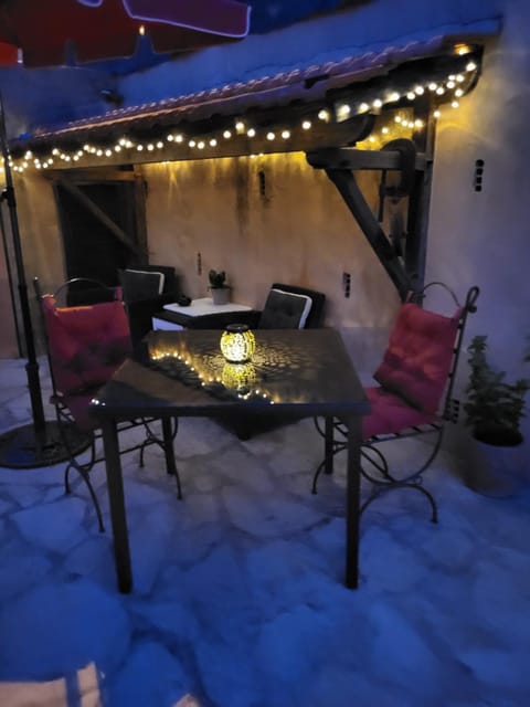 Patio, Living room