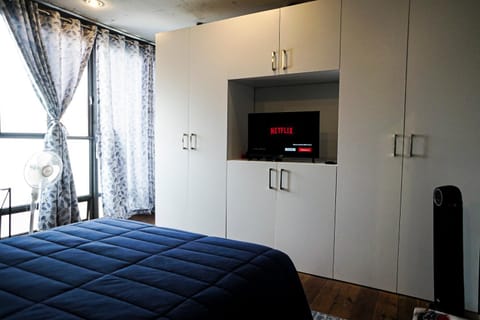 Bed, TV and multimedia, Photo of the whole room, Bedroom, wardrobe