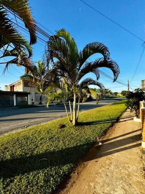 Casa na praia condomínio, com piscina! House in Caraguatatuba