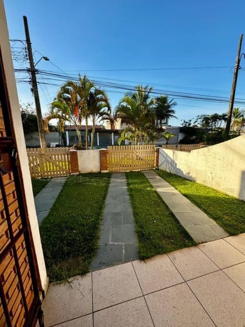 Casa na praia condomínio, com piscina! House in Caraguatatuba