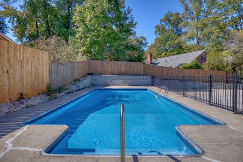 Near Botanical Garden with a Pool Charming on Charing House in Columbus