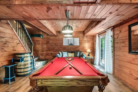 Billiard, Game Room