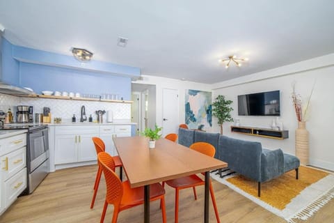 Sojourn's Harborage Seagull Suite Pet-Friendly Apartment in Norfolk