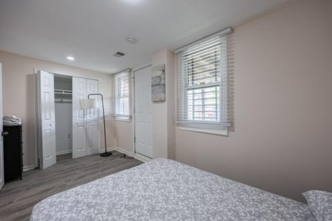 Cozy Apartment in DC with private Parking Apartment in District of Columbia