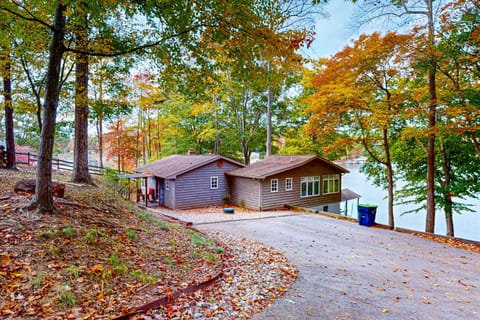 Bears Den at Acorn Dr. Maison in Smith Mountain Lake