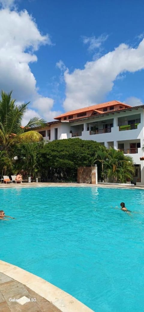 Property building, Day, Pool view, Swimming pool