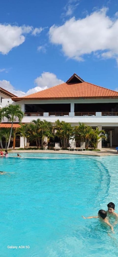 Day, People, Pool view, Swimming pool, children