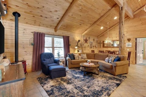 Great Group space on Baker Pond with 6 bedrooms and 4 bathroom Casa in Deschutes River Woods