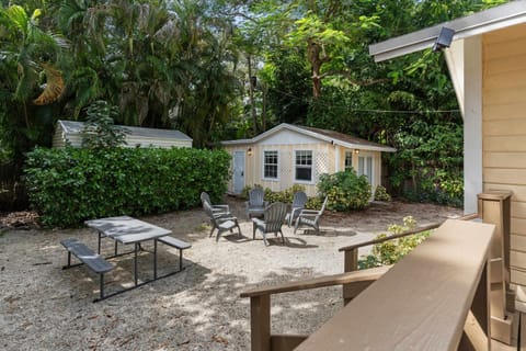 Mango Grove- Charming Cottage in the Grove House in Coconut Grove