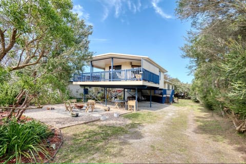 Property building, Patio, Spring, Day, Natural landscape, Garden, Garden view