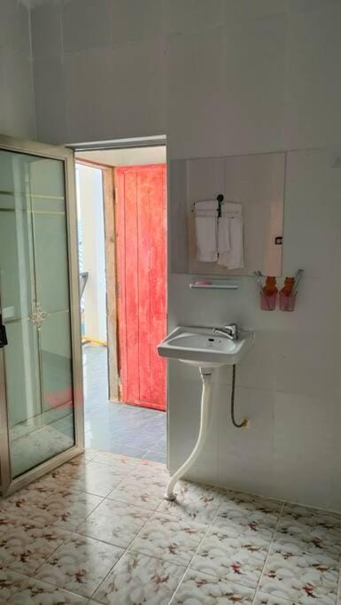 Chener guesthouse 1 Quince bed Sea view room Apartment in Sihanoukville