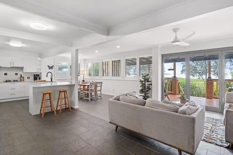 Pool and Spa on the Lakefront - Main House House in Central Coast