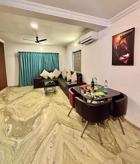 Living room, Food and drinks, Photo of the whole room, Seating area, Dining area, air conditioner