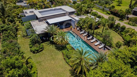 Property building, Bird's eye view, Garden, Garden view, Swimming pool, sunbed