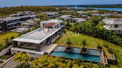 Property building, Bird's eye view, Pool view