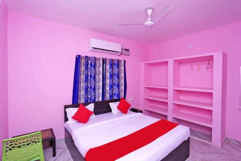 Bed, Photo of the whole room, Bedroom, air conditioner