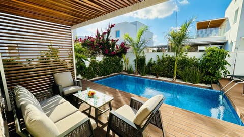 Patio, Day, Garden, Garden, View (from property/room), Balcony/Terrace, Seating area, Garden view, Pool view, Swimming pool, Swimming pool, sunbed