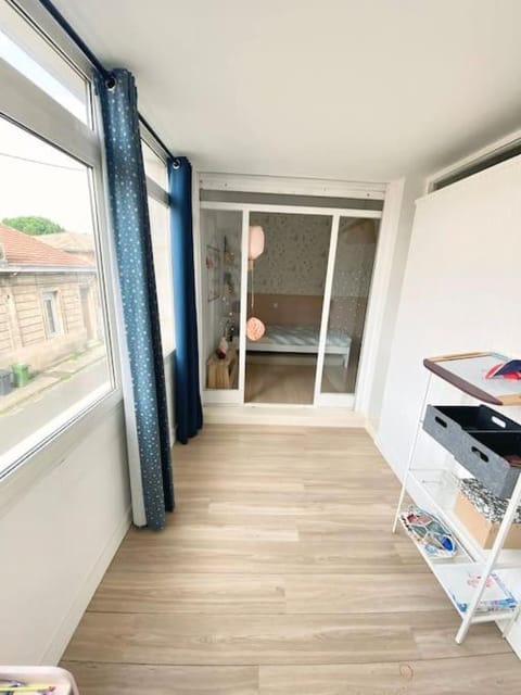 Spacieux et lumineux - 4 chambres - Jardin - WIFI Apartment in Mérignac