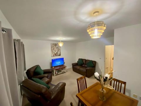 TV and multimedia, Living room, Seating area, Dining area, Evening entertainment