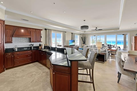 Luxury Penthouse at Sea Breeze #9 Haus in Grand Cayman