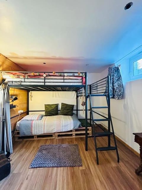 Photo of the whole room, bunk bed