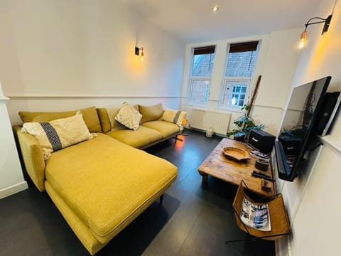 2 bedroom Boho Apartment Apartment in Bristol