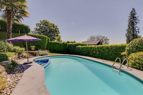 Pool view, Swimming pool