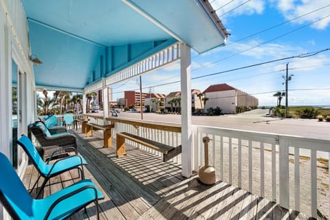 Surfs Up House in West Beach