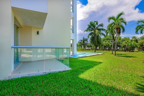 Seaside Serenity Retreat at Mareazul Norte Apartment in Playa del Carmen