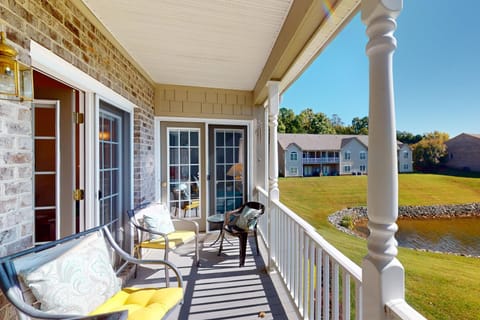 Lakeshore Glenn House in Smith Mountain Lake