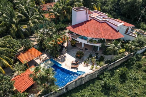 Property building, Day, Natural landscape, Bird's eye view, Garden, Garden view, Pool view, Swimming pool, sunbed