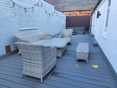 Derby City Centre Apartment with Roof Top Hot Tub Apartment in Derby