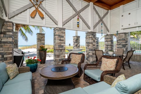 Island Haven: Two Units, Pool, Beach Proximity House in Estero Island