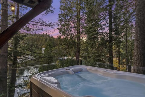 Rocky Point Paradise Bay Lake Front Hot TUB 10 out of 10 House in Lake Arrowhead