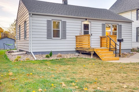 Less Than 1 Mi to Dtwn Sioux Falls Home with Private Yard House in Sioux Falls