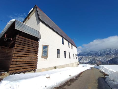 Property building, Day, Natural landscape, Winter, Mountain view