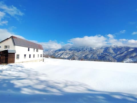 Property building, Day, Natural landscape, Winter, Mountain view