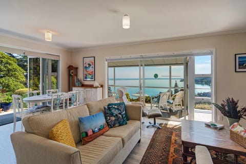 Sea Tide Views - Atawhai House in Nelson