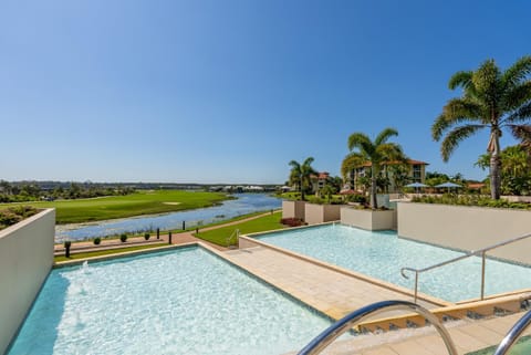 Golfer's Paradise Pelican Waters Resort Apartment in Pelican Waters